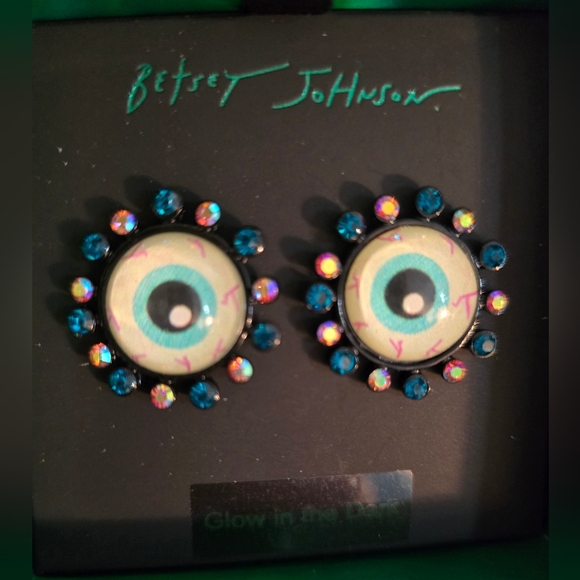Betsey Johnson Eyeball button earrings! NWT - Picture 5 of 12